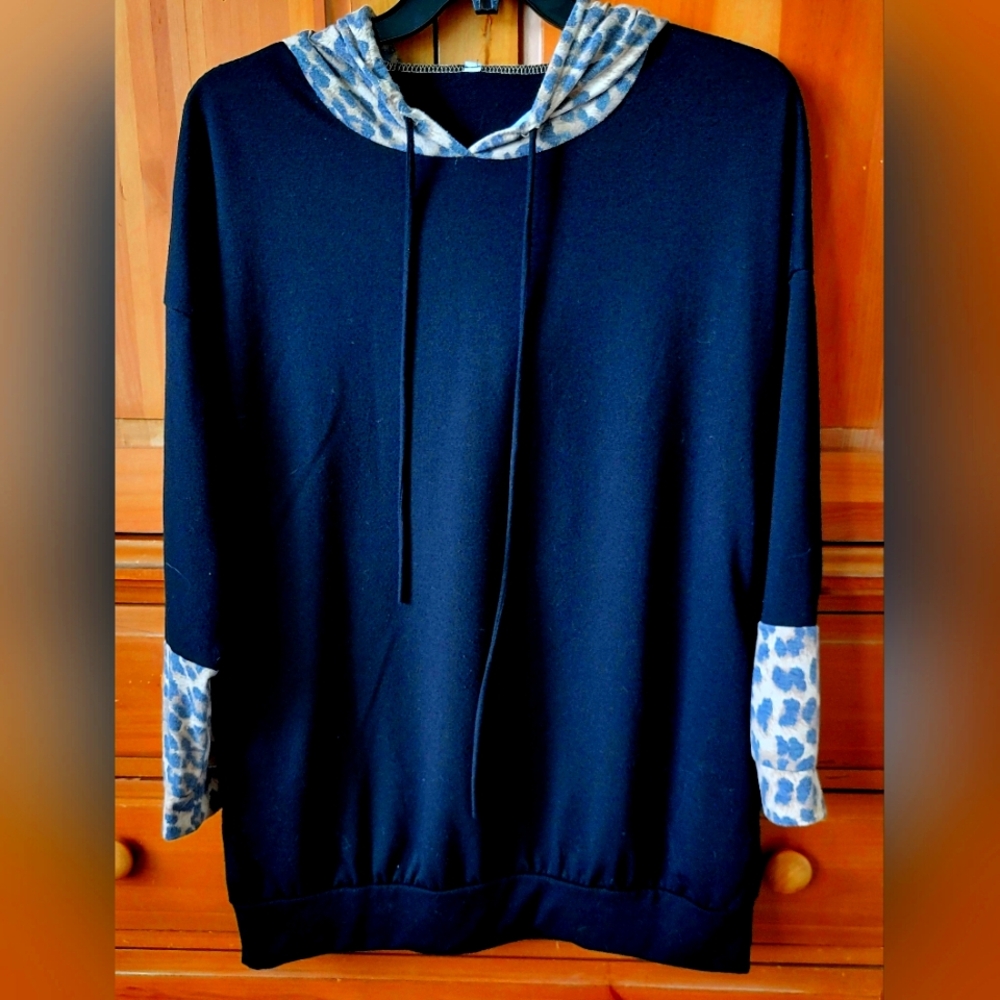 Lilypad Hooded Knit Top Black & Animal Print Size XL